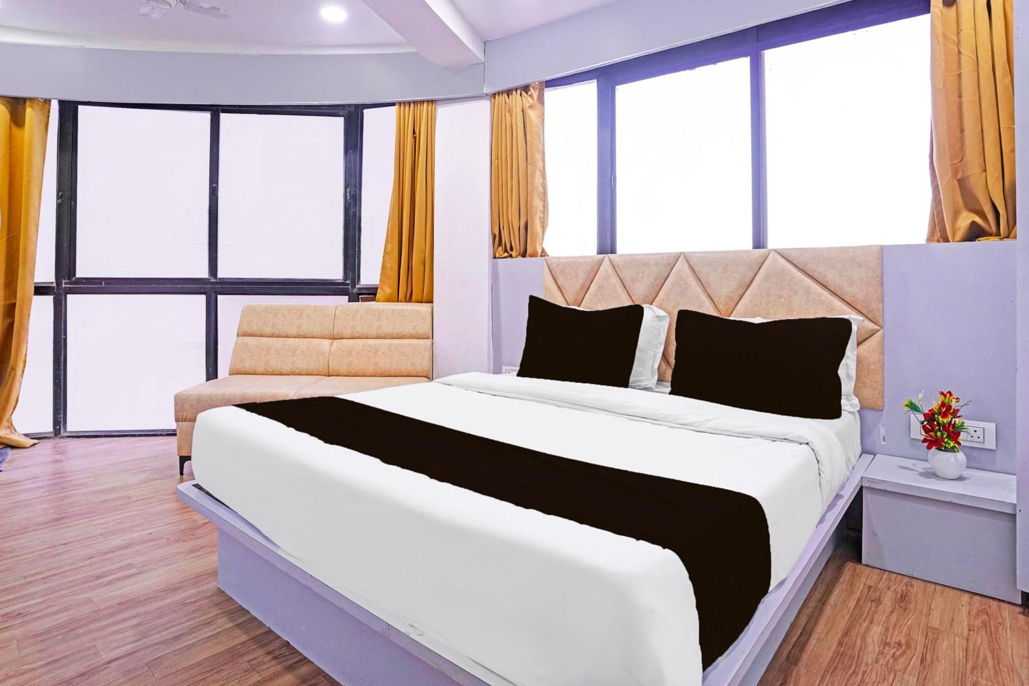 Hotel O Patang 24 Amhedabad Dış mekan fotoğraf