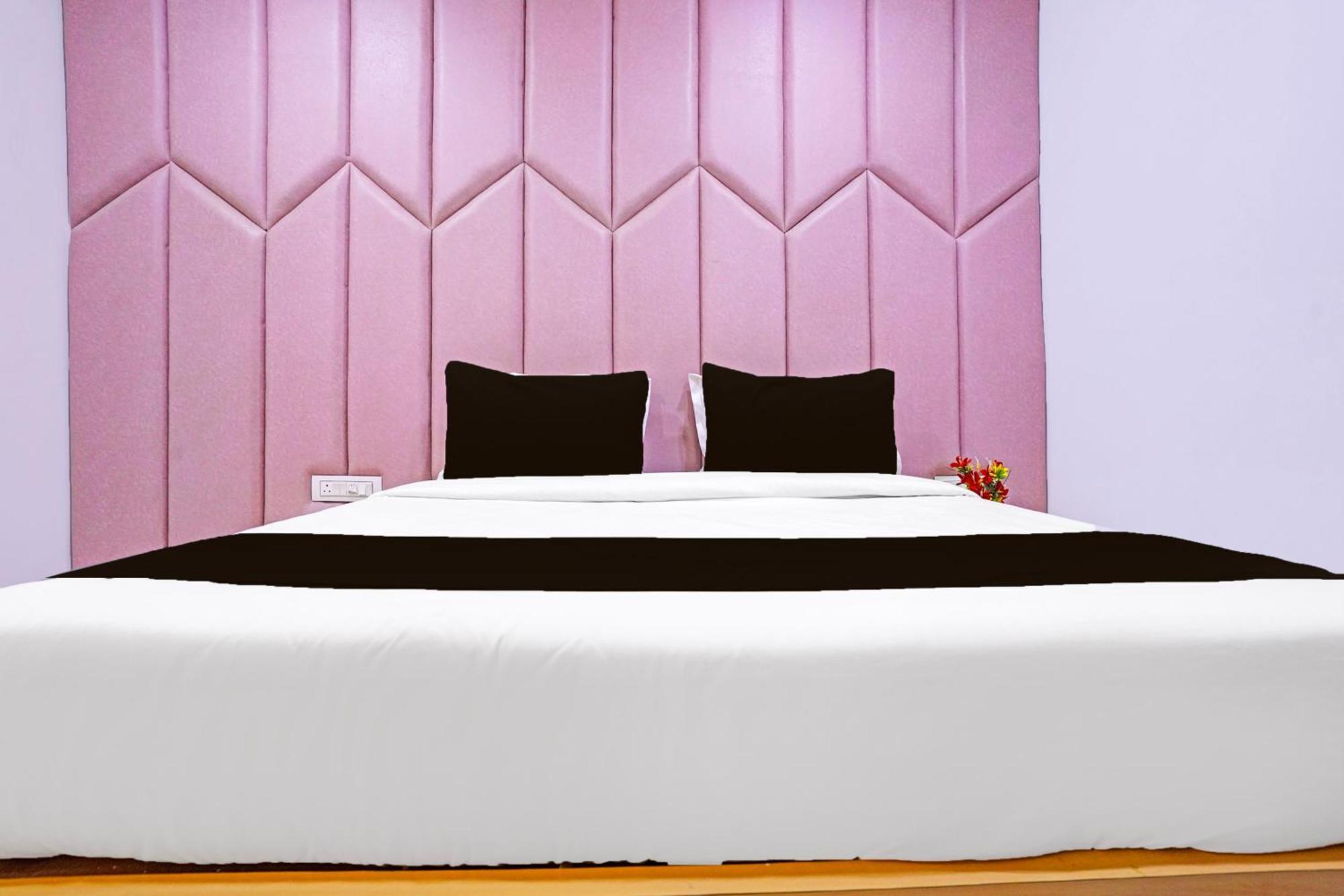 Hotel O Patang 24 Amhedabad Dış mekan fotoğraf
